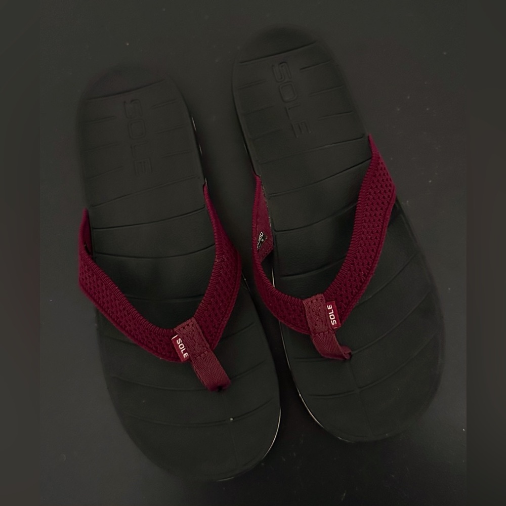 Like New Sole Orthotic burgundy flip flops. Size 7